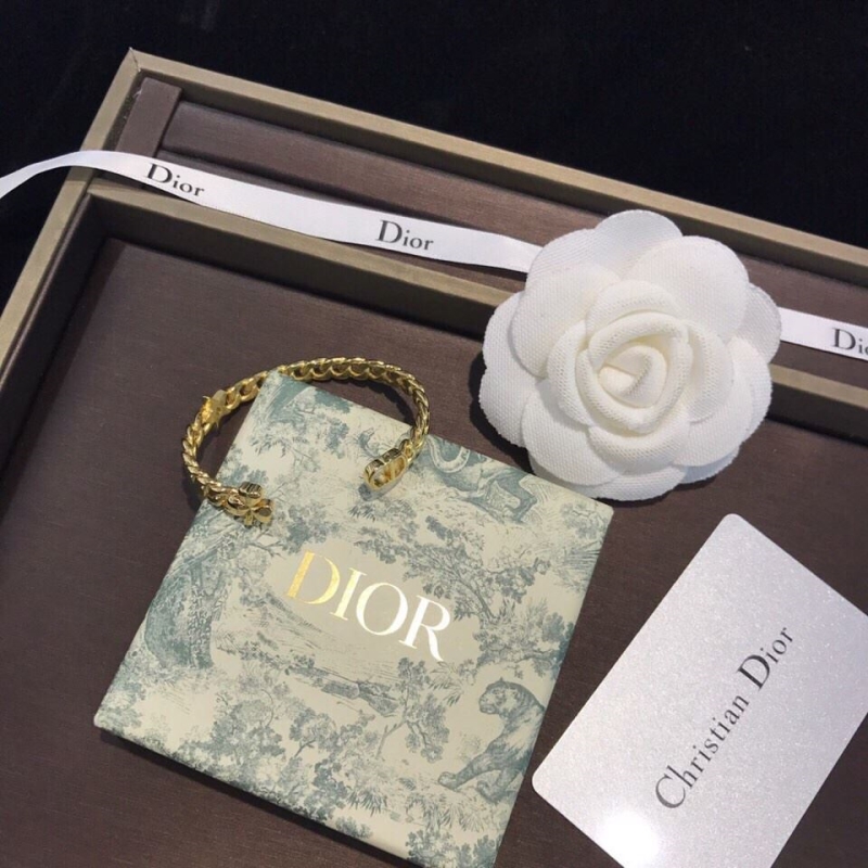 chr1st1an D10r bracelets